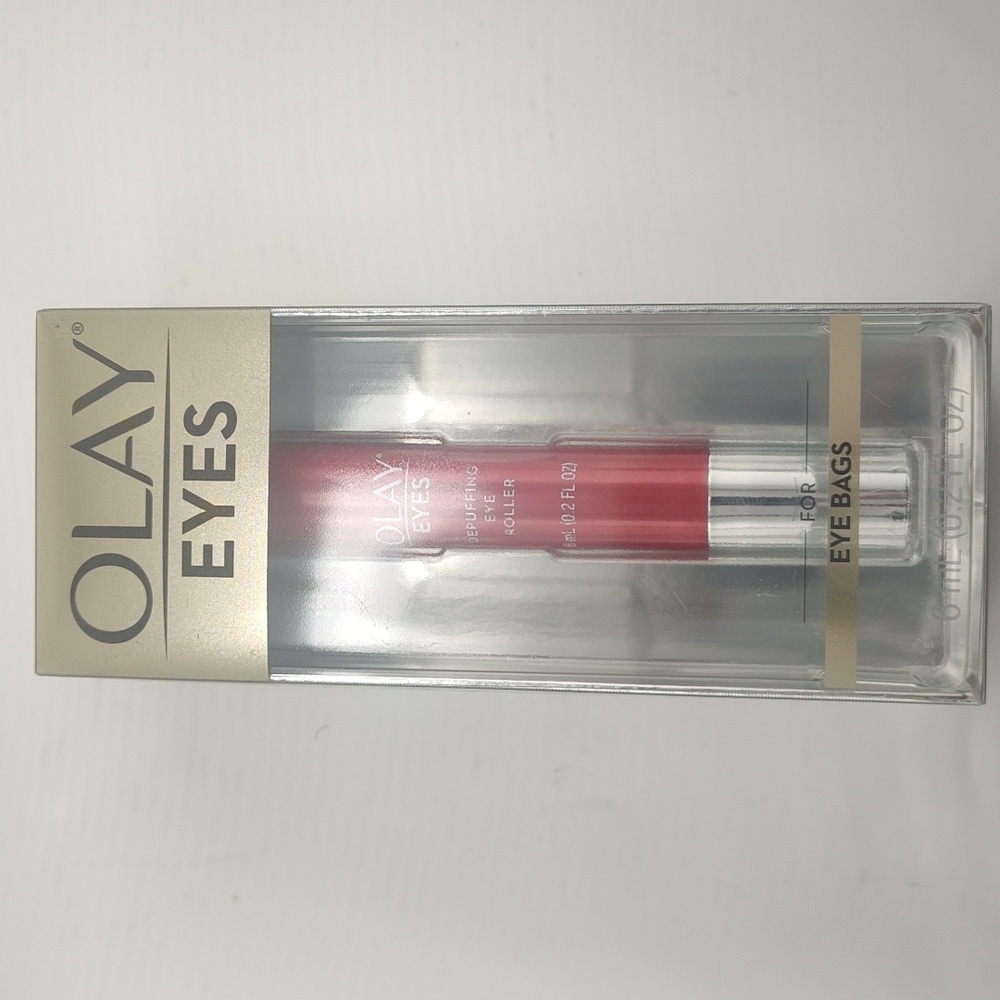 OLAY Eyes Sculpting Eye Roller with Metallic Red Finish